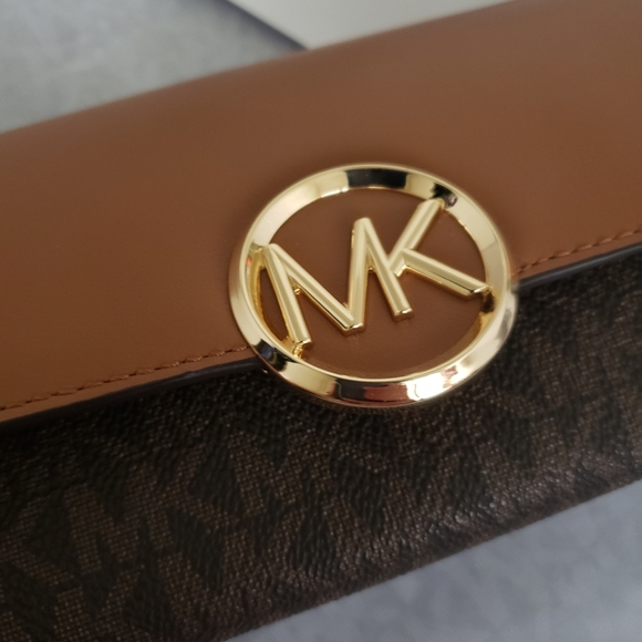 Michael Kors Lillie Large Logo and Leather Wallet - Picture 3 of 4
